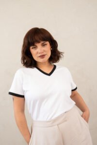 Polo Iris | Cuello V bicolor - Imagen 4